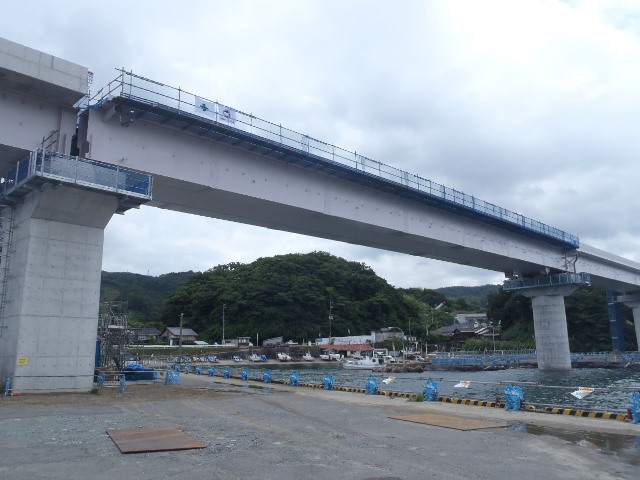 浜田港1号橋P2～P3　架設完了（北側より）
