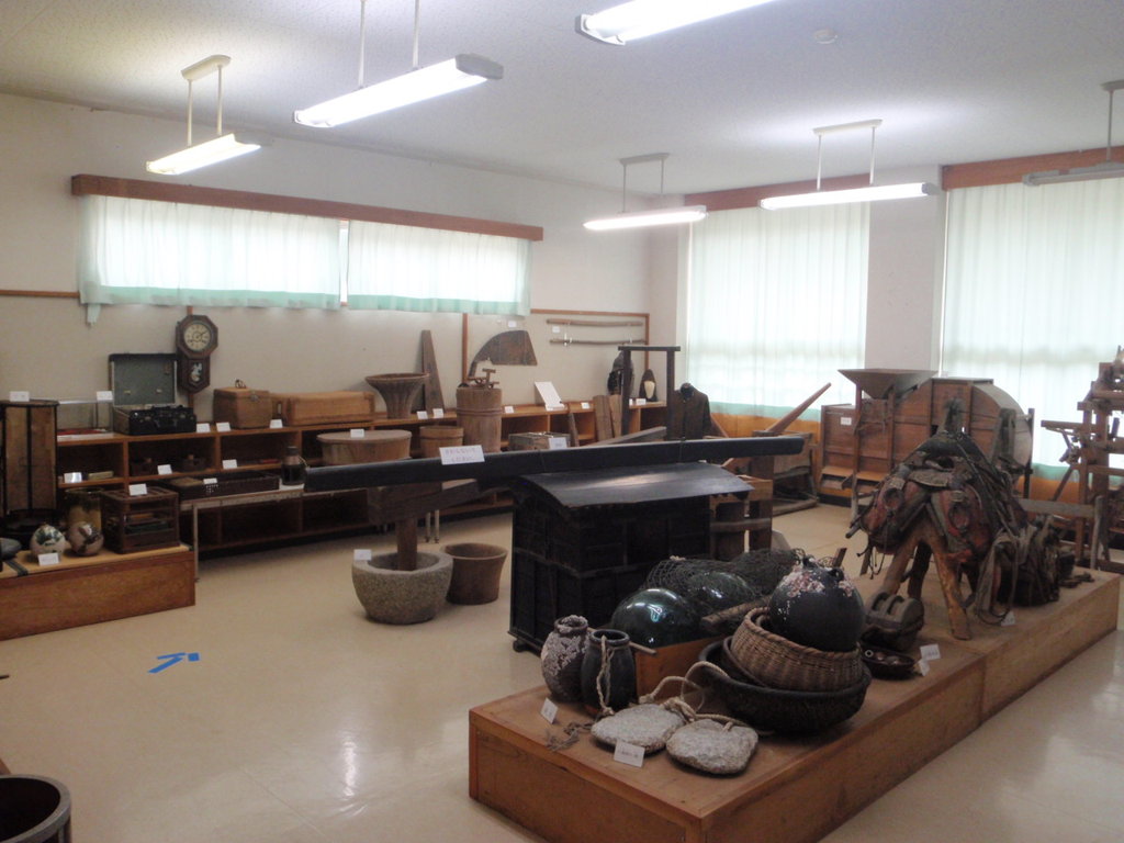 画像:資料展示収蔵施設 島の学び舎