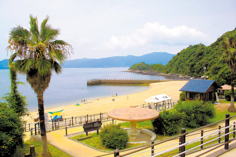 画像:はなぐり海水浴場・海上遊歩道