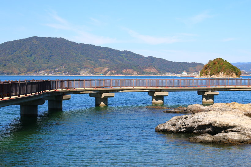 画像:はなぐり海水浴場・海上遊歩道