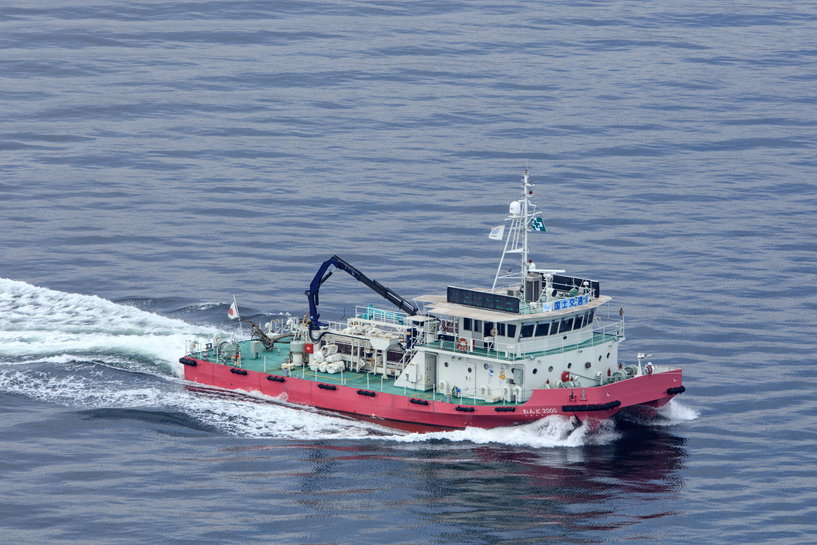 画像：浮遊ごみ回収