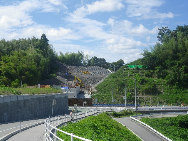 臨港道路土工部3号橋側　ブロック積工施工状況