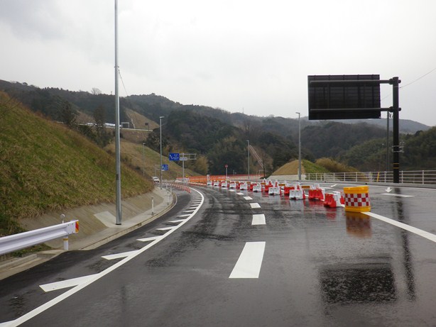 浜田三隅道路より県道浜田美都線方向