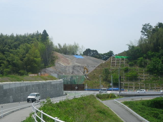 臨港道路土工部3号橋側　橋台施工中