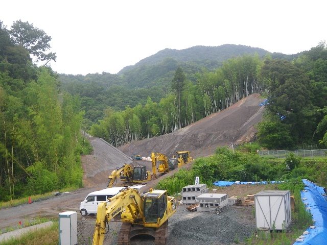 臨港道路土工部　法面工着手