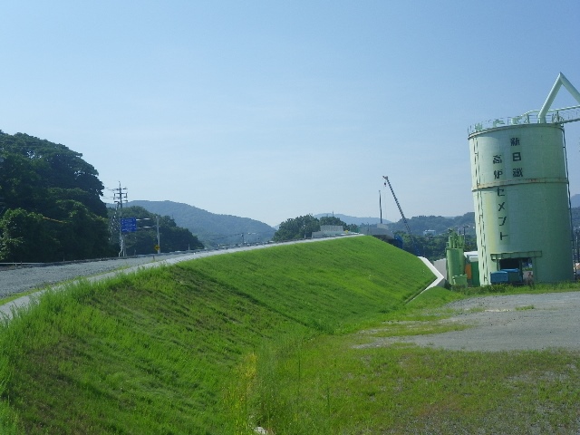 臨港道路土工部　完了（起点側より）